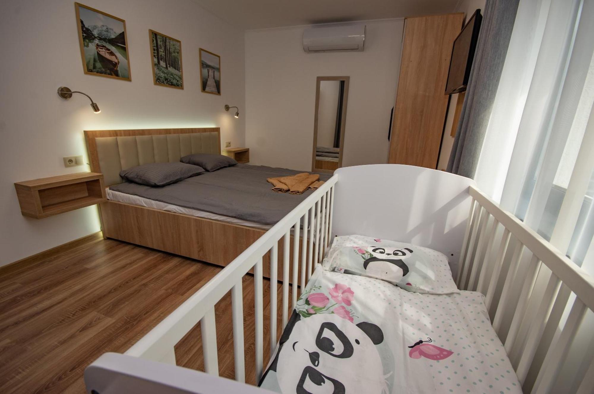 Csaladi Kikoeto Apartman Gyula Exterior photo