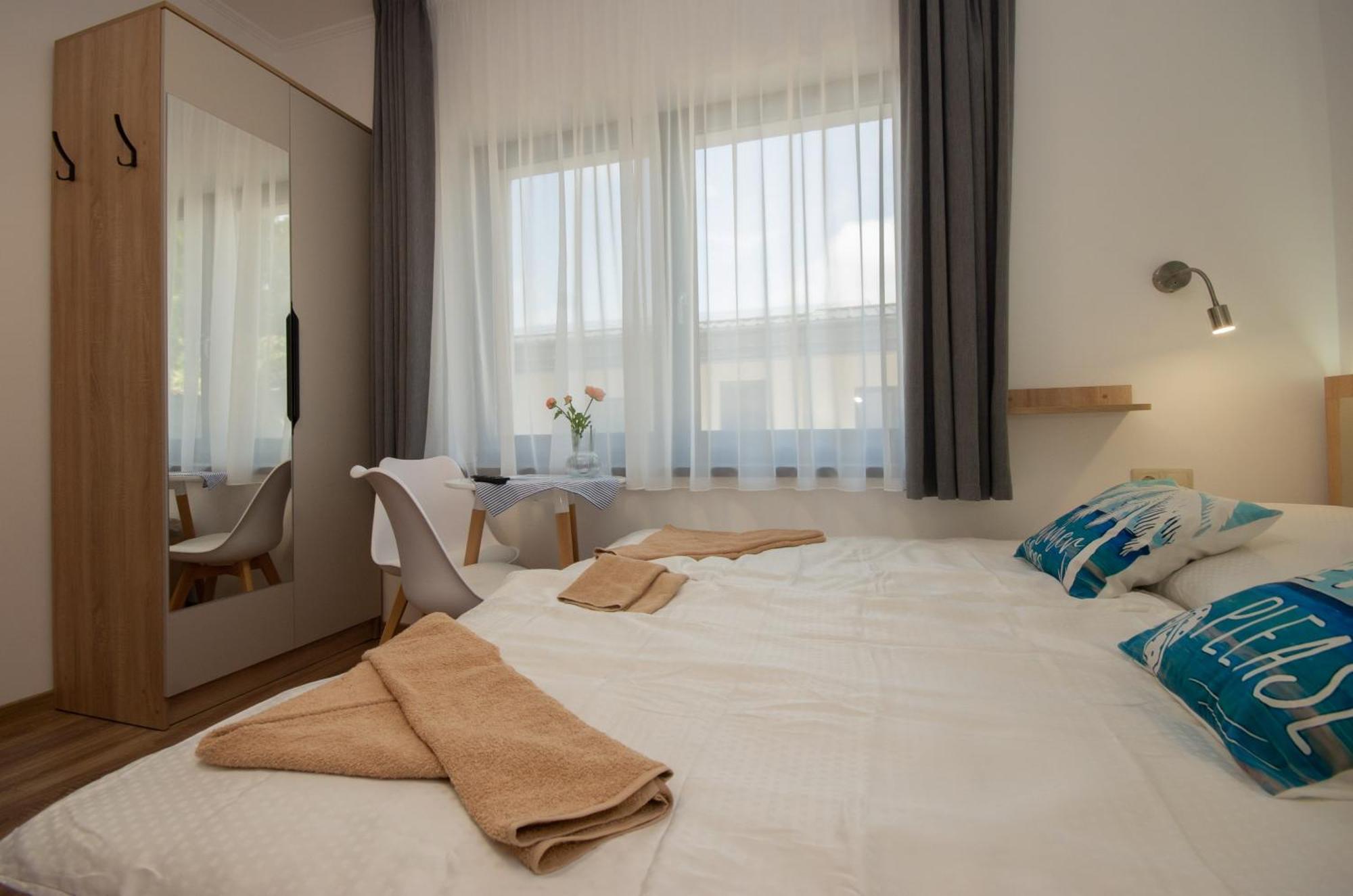 Csaladi Kikoeto Apartman Gyula Exterior photo